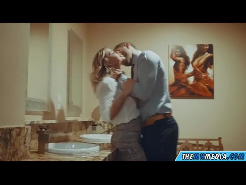❤️ Калі грудастая бландынка спакушае цябе ў грамадскім туалете ❤❌ Якаснае порна у нас ﹏